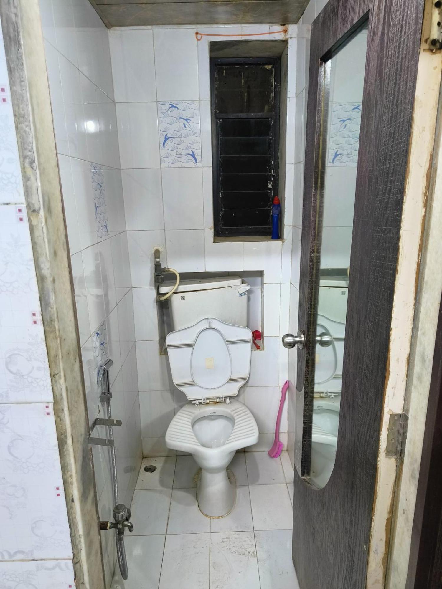 Independent Flat 2bhk In Malad West Bombaj