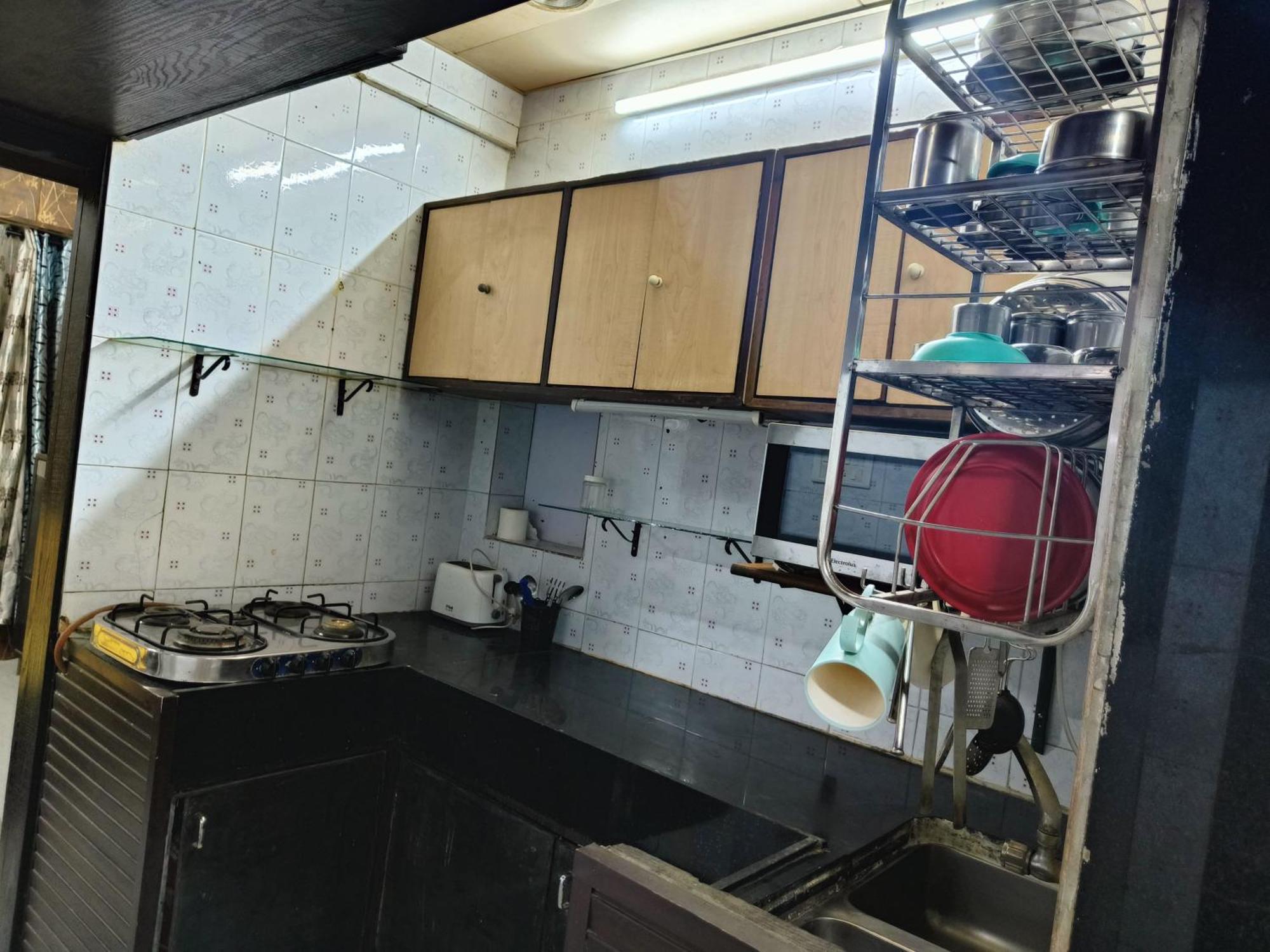 Independent Flat 2bhk In Malad West * Bombaj