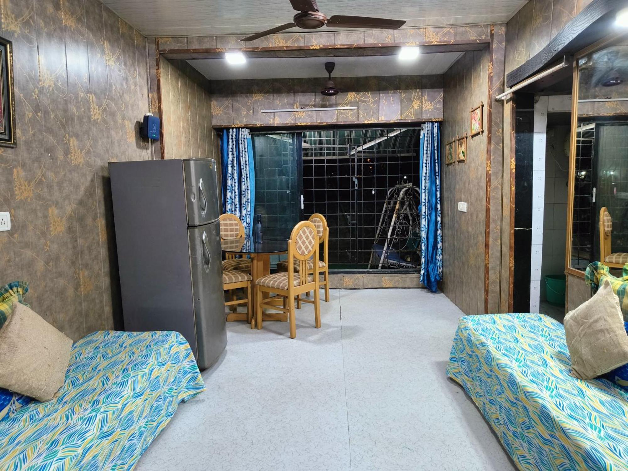 Independent Flat 2bhk In Malad West * Bombaj